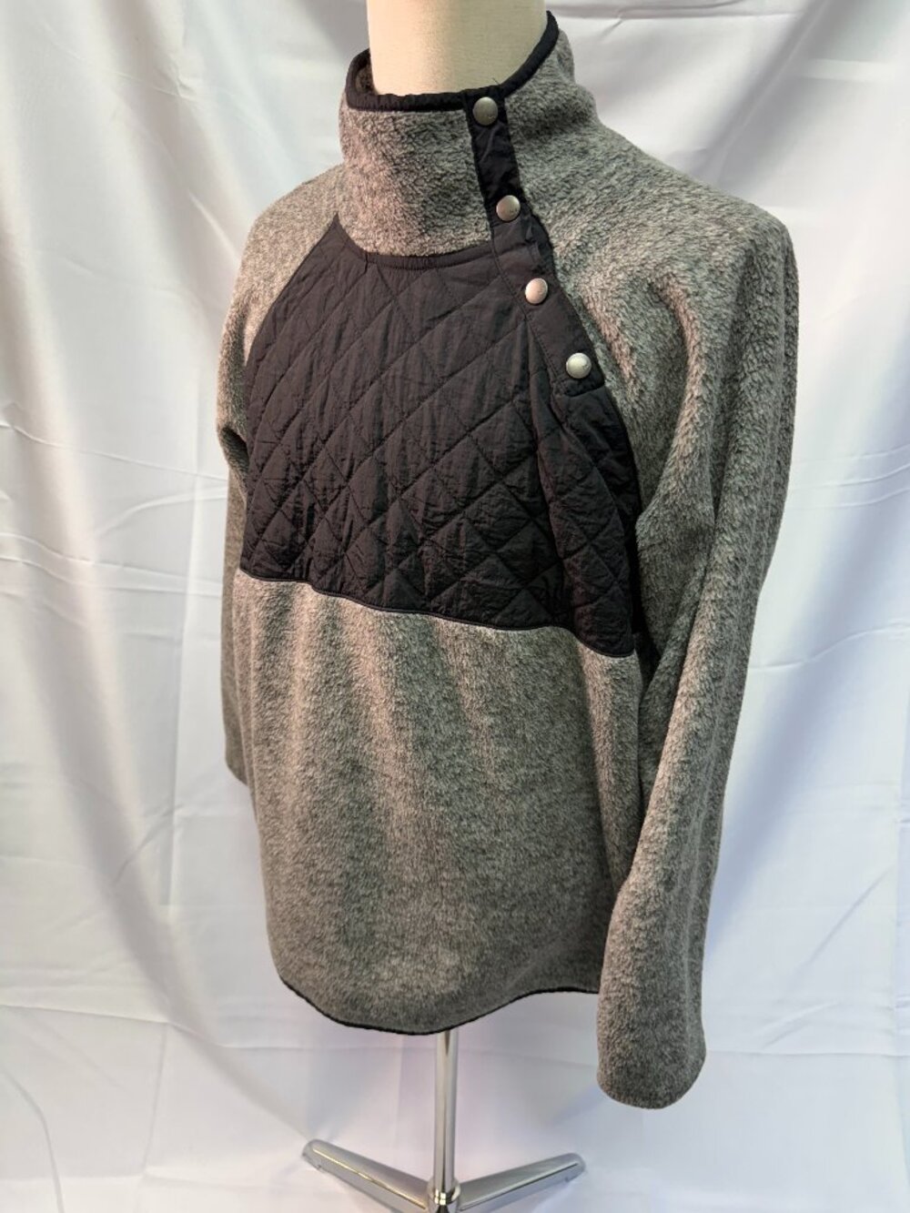 Abercrombie & Fitch Men’s XL Gray Quilted Snap Collar Pullover Sweater
